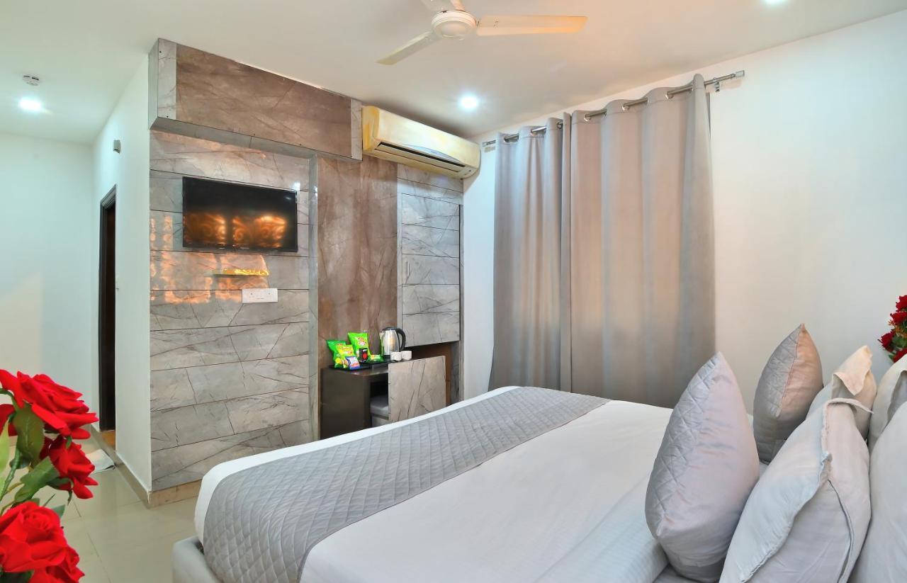 Hotel Bella Vista- Нью-Дели Экстерьер фото